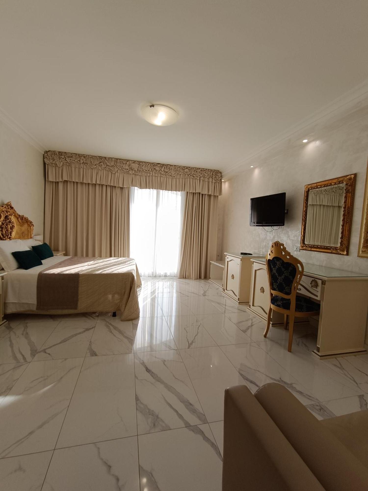 Hotel Paradise Porto Cesareo Buitenkant foto